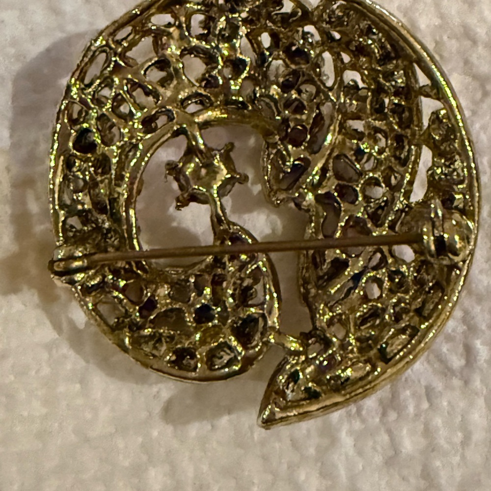 Vintage Elegant Pink Rhinestone Crystal Gold Brooch - Picture 3 of 10